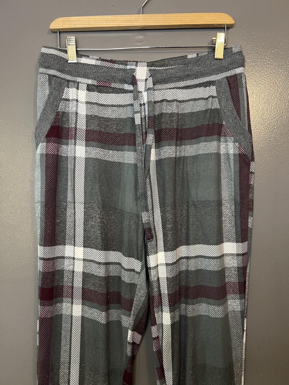 Joyspun Pants Womens Medium Gray Burgundy Plaid Lounge Jogger Drawstring Cuffed